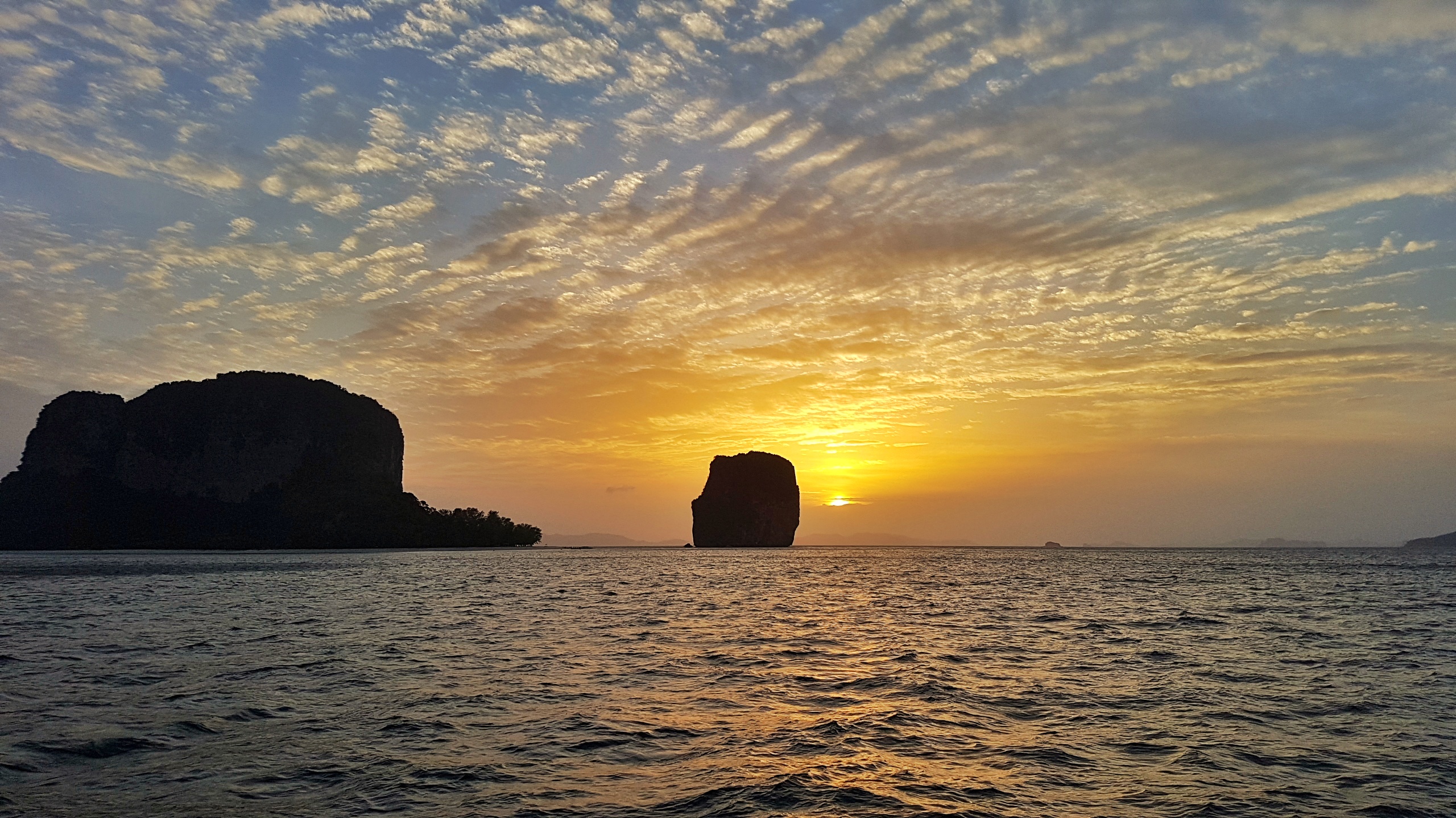 Krabi Sunset Tour and Snorkeling with the Biolumiscent Planktons