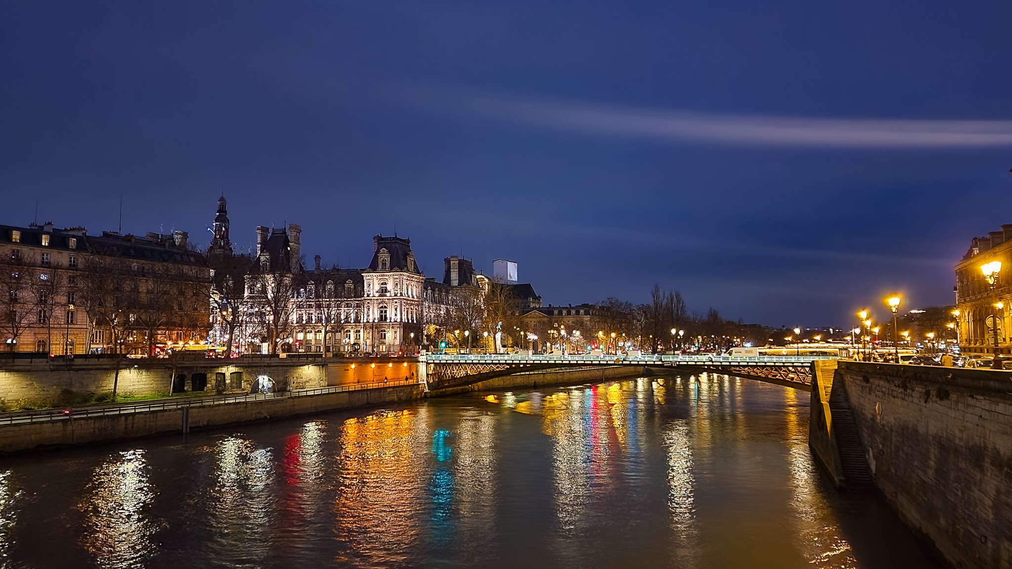 Seine’s Timeless Charm – Reflections amidst Ripples of Dissent