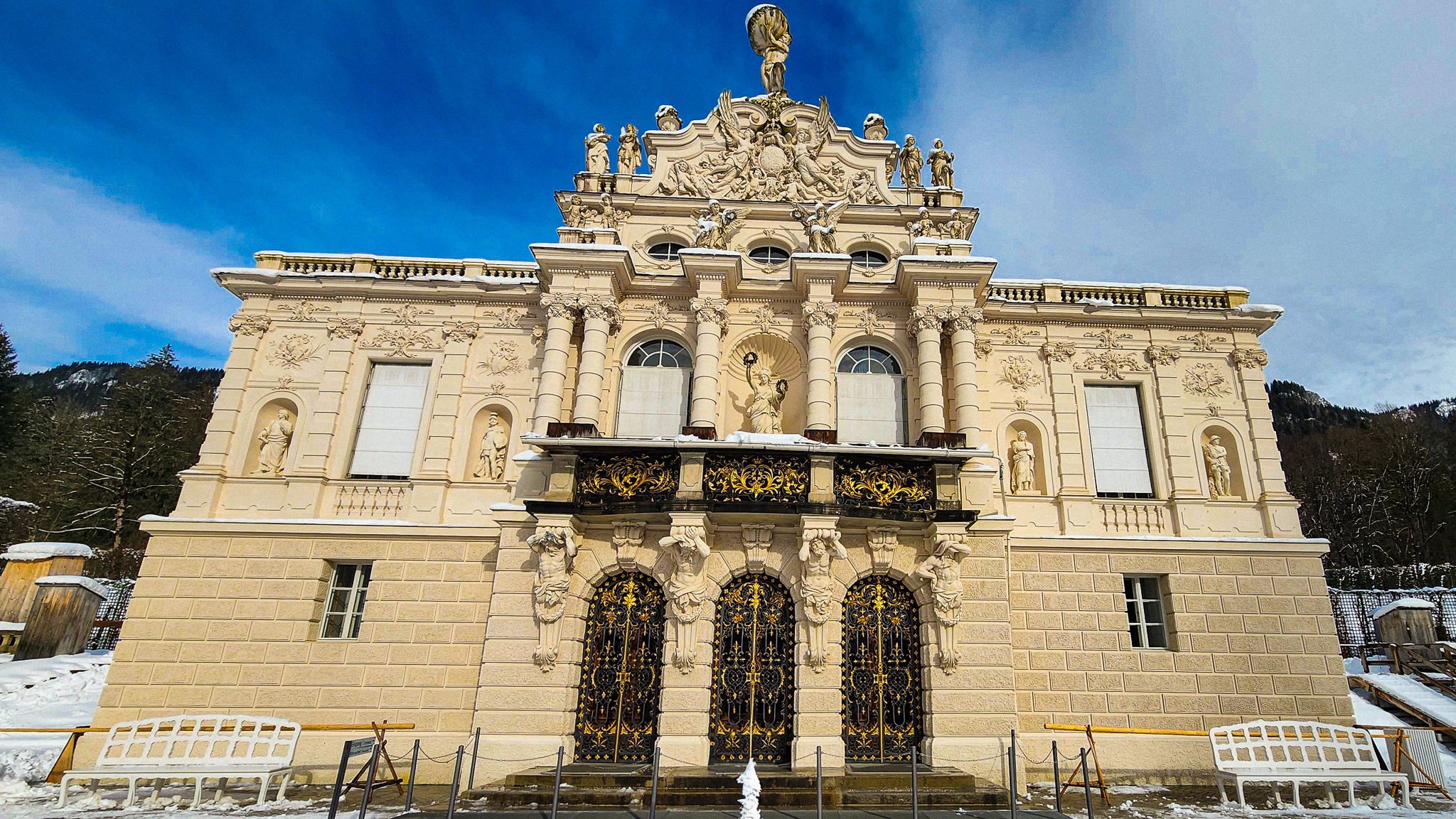 Discovering the Magic of Linderhof in Winter